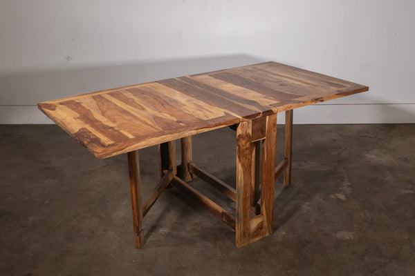 **Coari Dining Table**