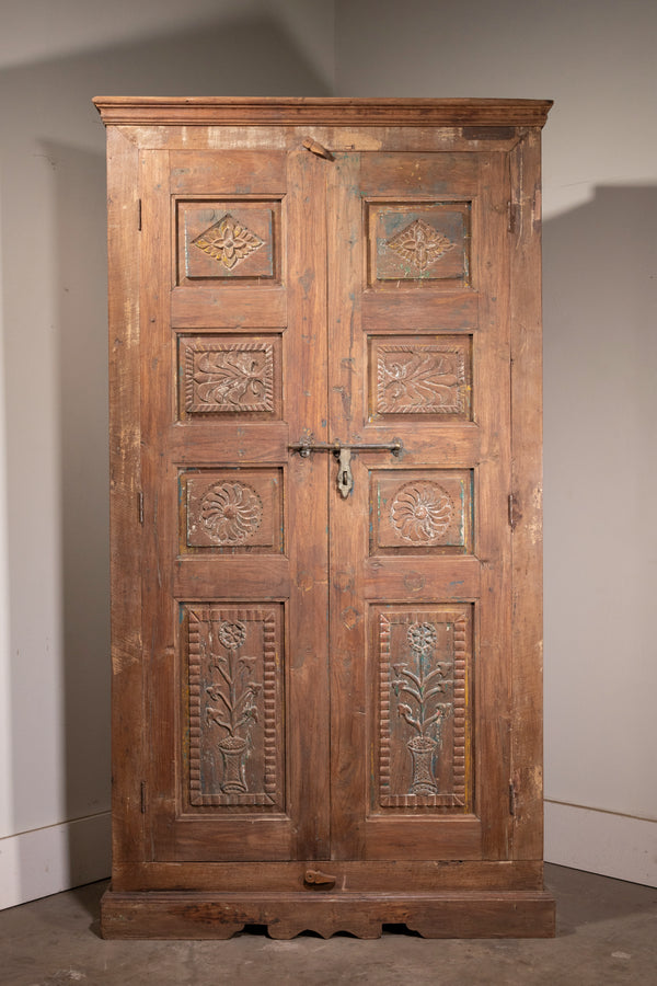 **Thar Armoire**